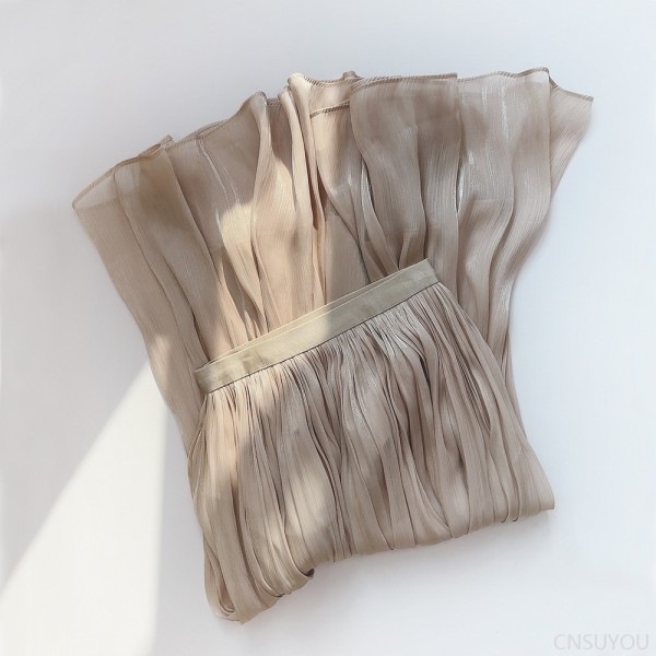 A slimming and figure-hugging summer gauzy dress