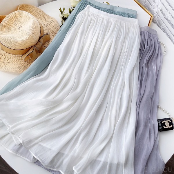 A slimming and figure-hugging summer gauzy dress