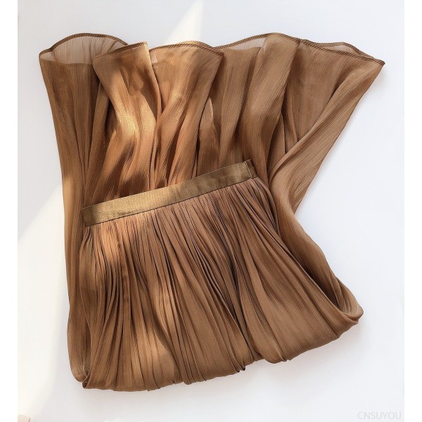 A slimming and figure-hugging summer gauzy dress
