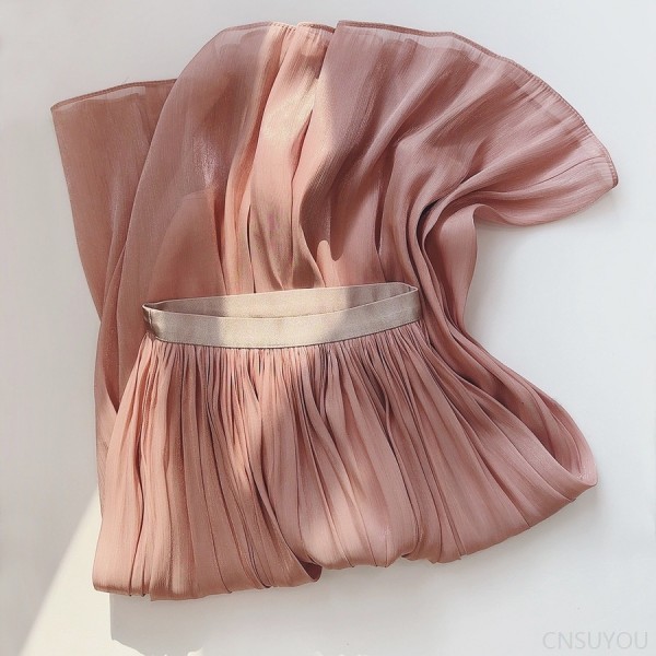 A slimming and figure-hugging summer gauzy dress